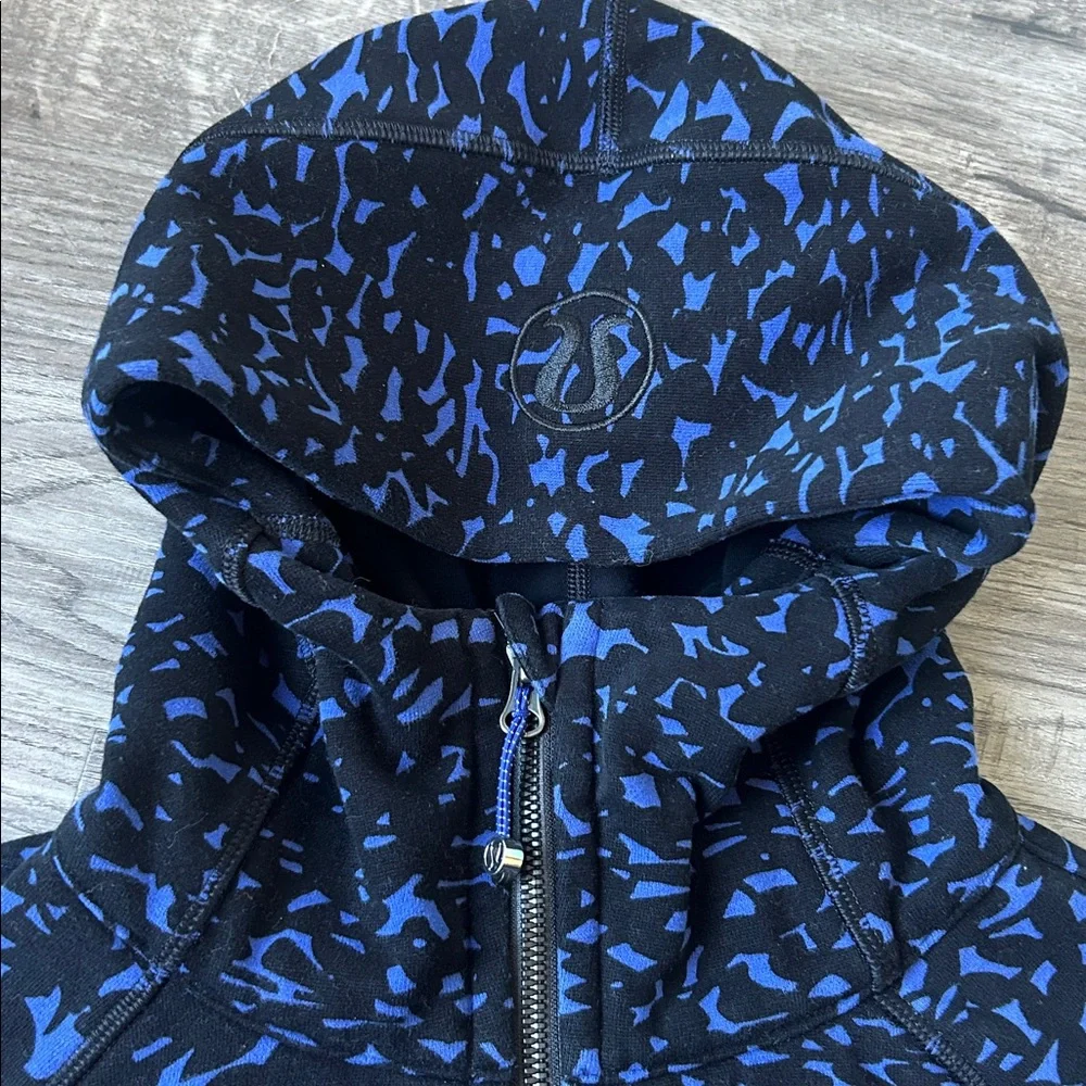 Lululemon scuba Black and Blue Patterned Hoodie size 2 - Picture 3 of 7